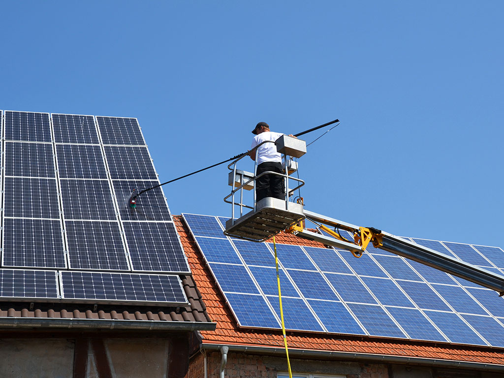 Solarmodule- und Photovoltaikanlagenreinigungen